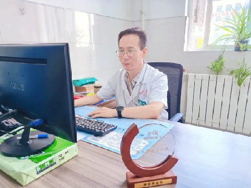 薪火坚守三十年——记陕西省宝鸡市麟游县医院中医科主任、副主任医师邵远文